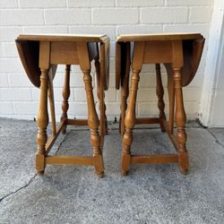 PAIR OF VINTAGE NORTHWEST CHAIR COMPANY OVAL MAPLE DROP LEAF FOLDING TABLES