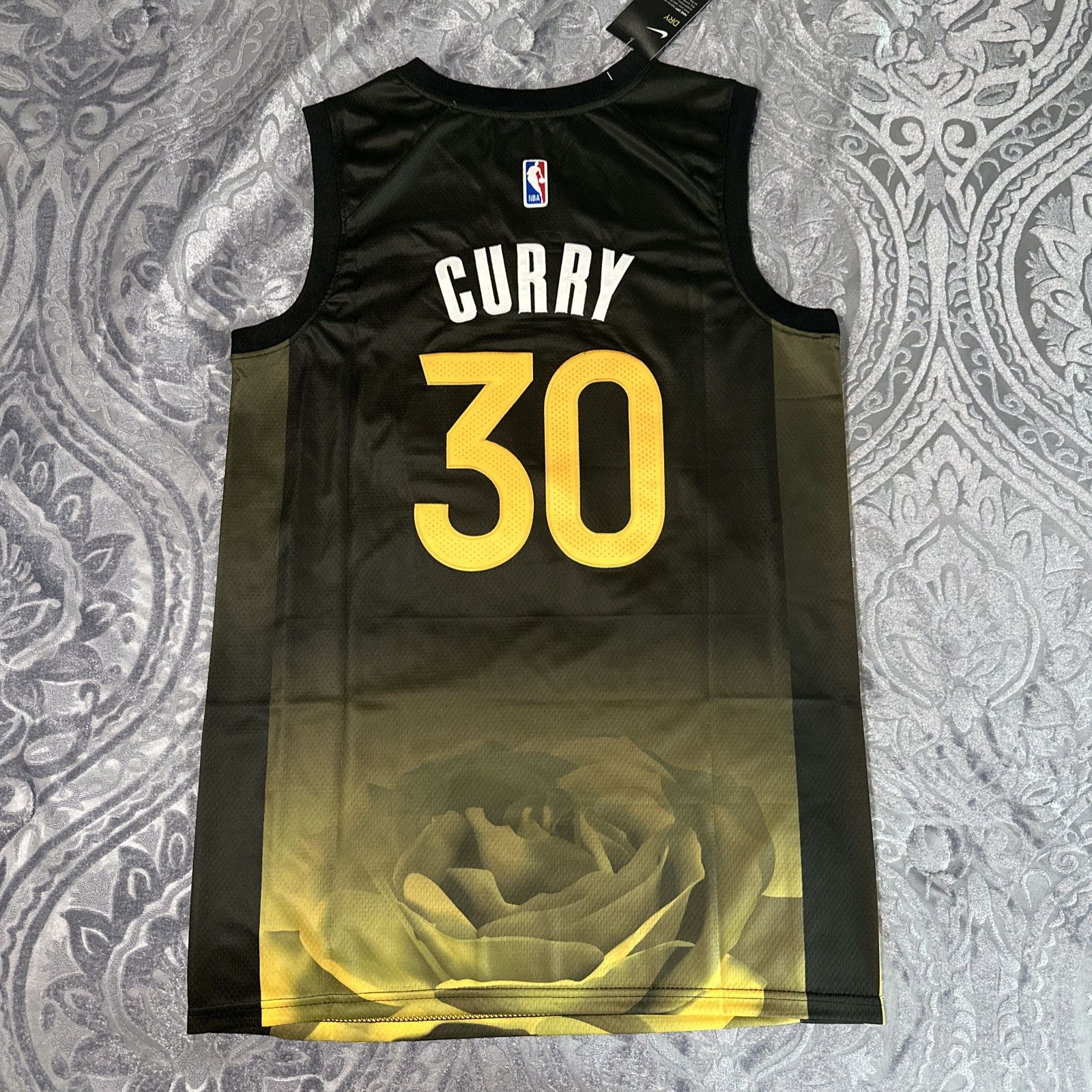 Nike Youth Golden State Warriors Stephen Curry Jersey Size M Youth for Sale  in San Bernardino, CA - OfferUp