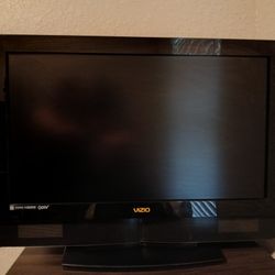 32" VIZIO LCD TV ENERGY EFFICIENT HDTV