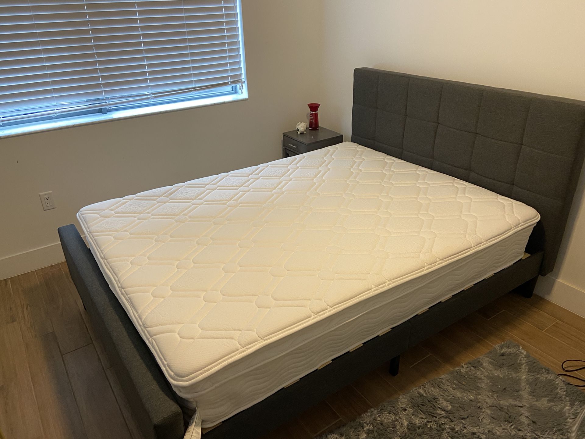 Queen platform bed set!