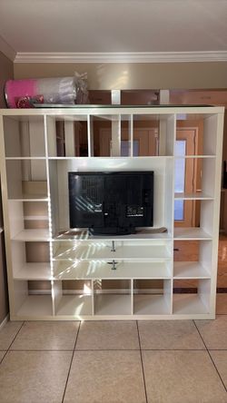 Entertainment center