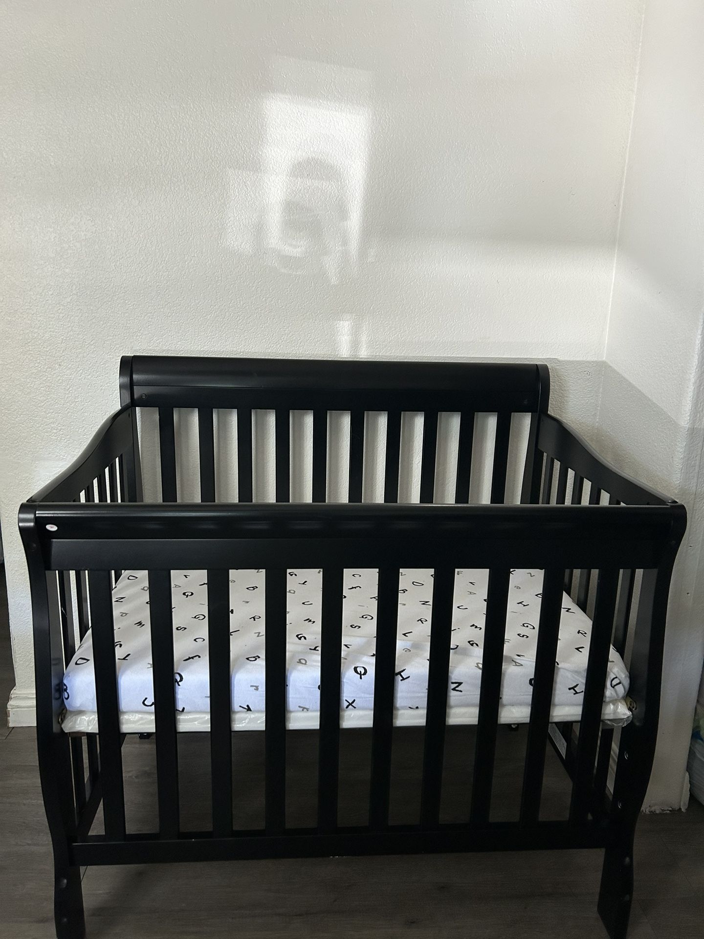 Baby Crib (mini) 