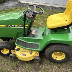 John Deere LX188 Riding Mower Tractor