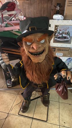 Halloween clover animatronic