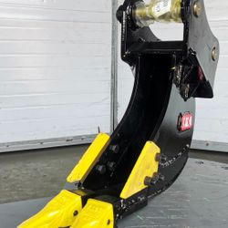 Mini Excavator Caterpillar CAT 303 GP Bucket with Rock Teeth or Similar Machine