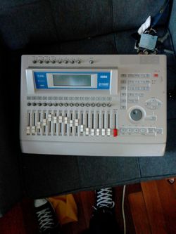 Korg D1600 digital recording studio