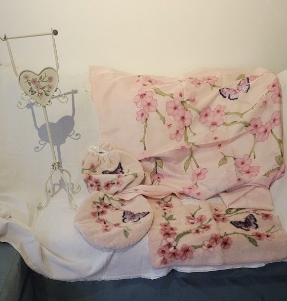Pink Butterfly Bathroom Decor