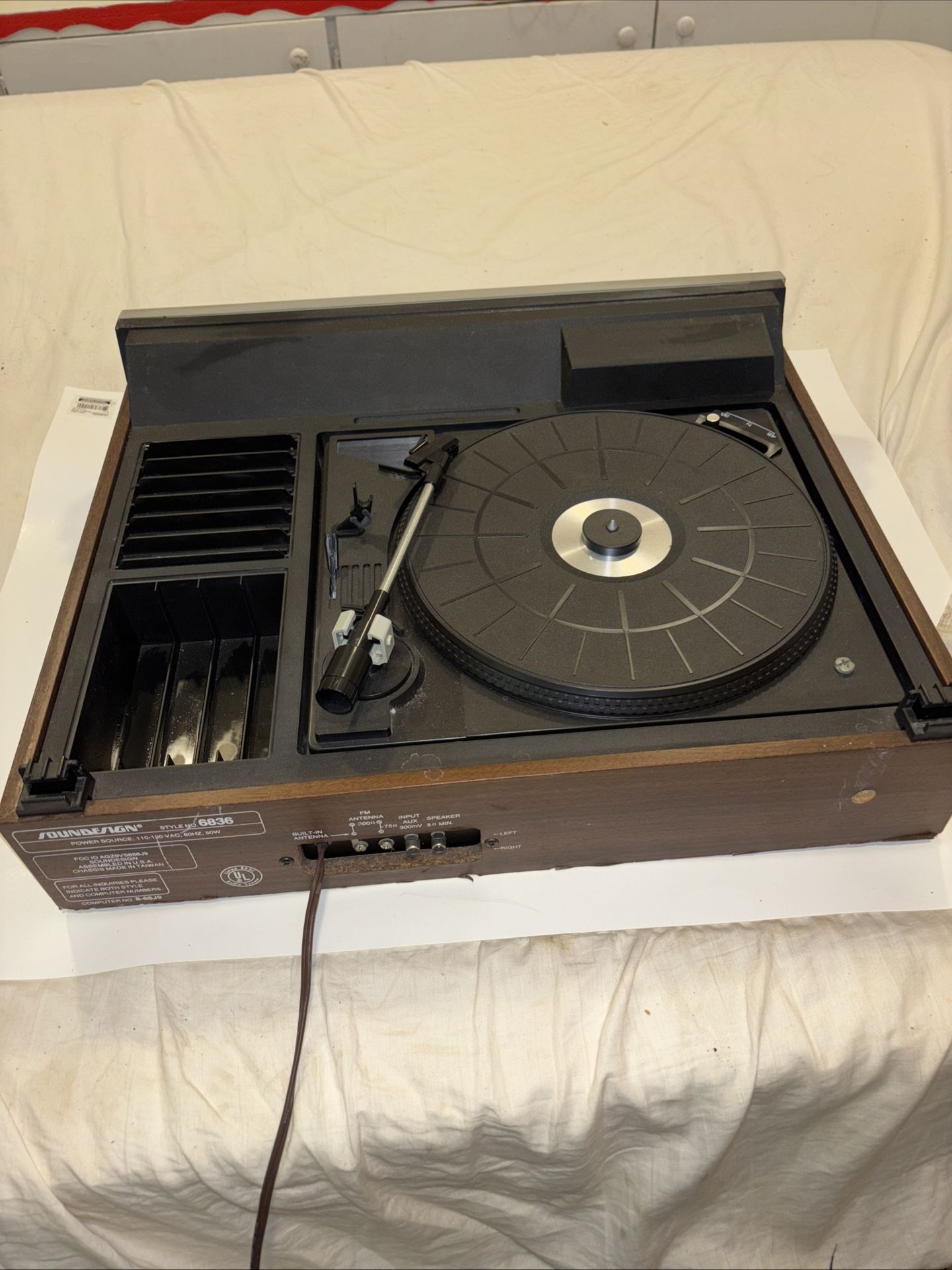 vintage Soundesign 6836 all-in-one stereo system.