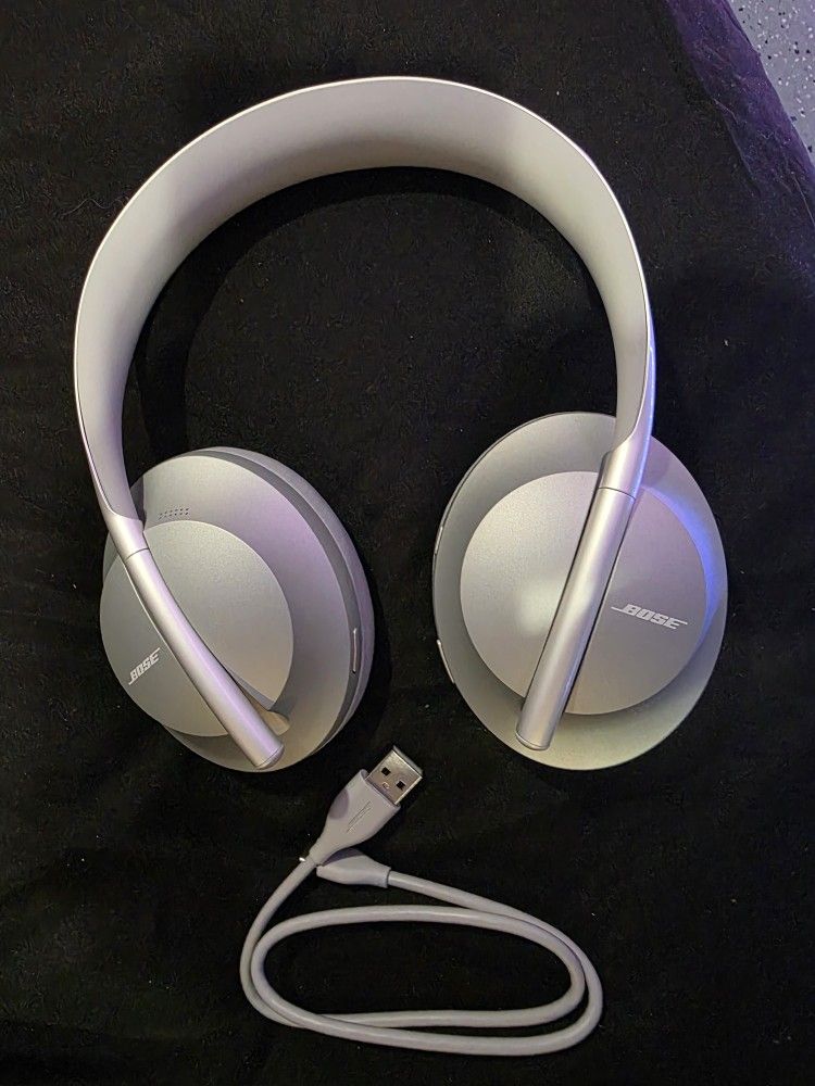 Bose Noise Cancelling Headphones 700 Over-Ear Bluetooth Headphones, Silver