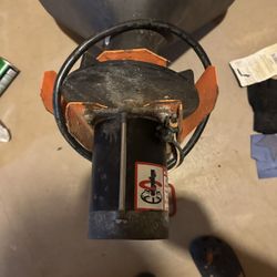 Salt Spreader  (back Hitch Add) Salt Dog Byers 