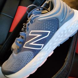 New Balance Women Size 9