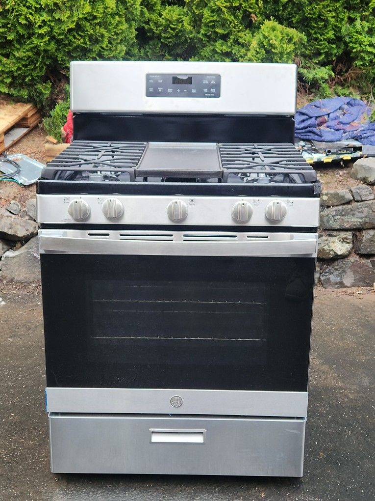 GE Gas RANGE NEW!