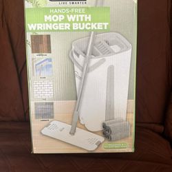 HANDS-FREE MOP WITH WRINGER BUCKET