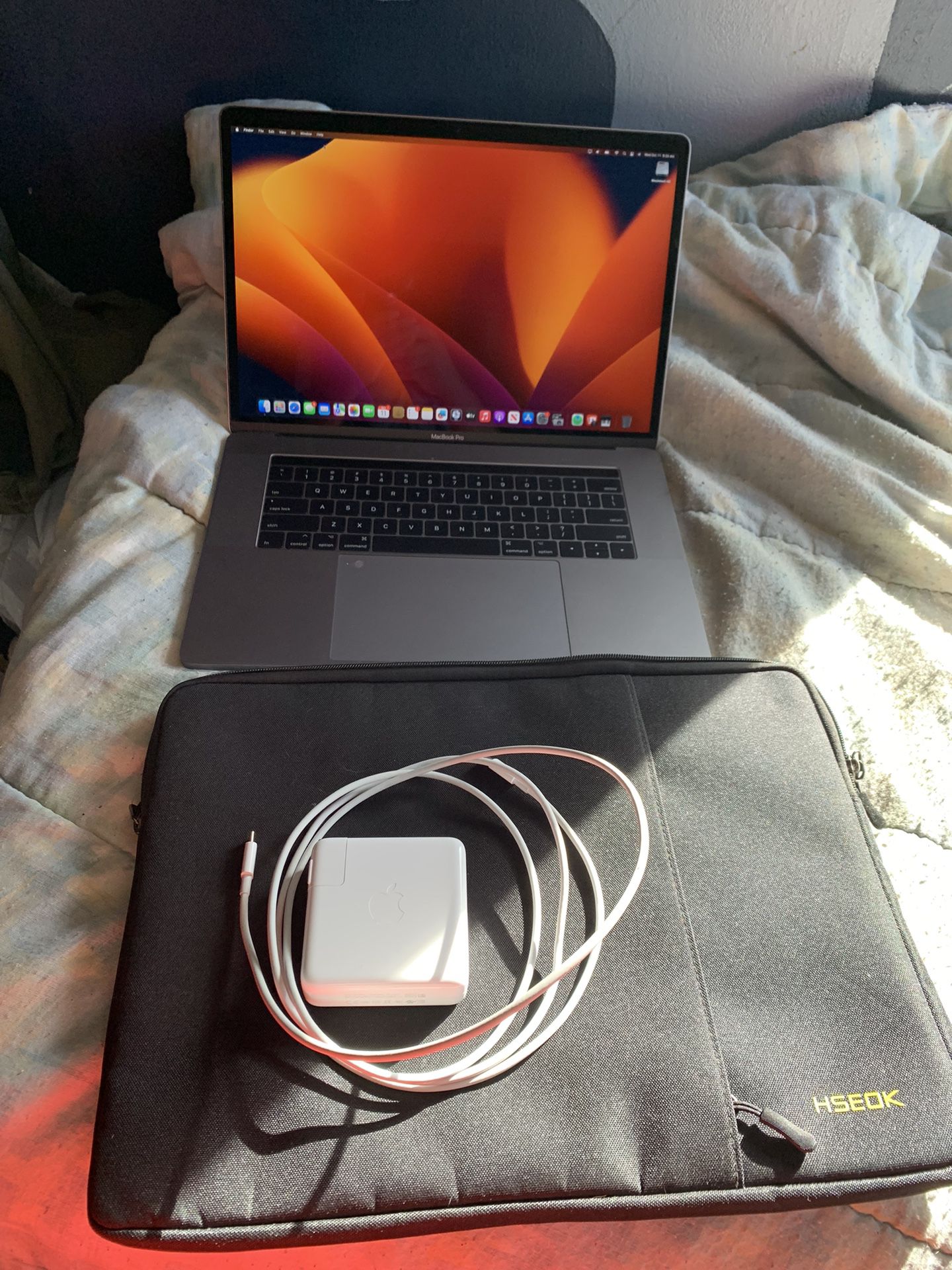 2017 MacBook Pro i7 15in 
