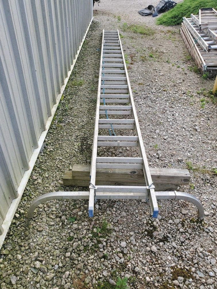 40 Foot Ladder & Ladder Stabilizer