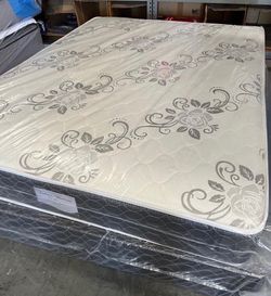 Set full size mattress and box spring