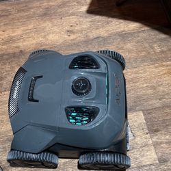 Seagull Pro Cordless Pool Cleaning Robot