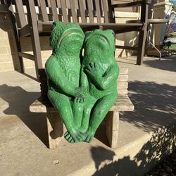 Concrete Frogs With Bench 