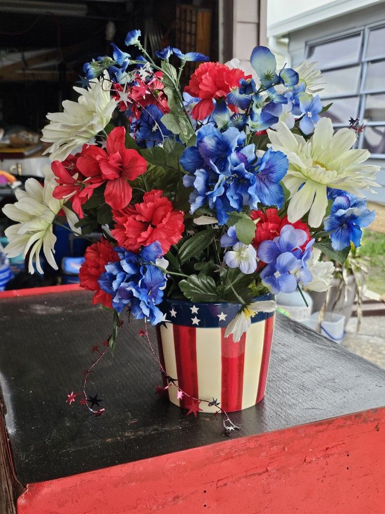 BEAUTIFUL, PATRIOTIC THEME FLOWERS