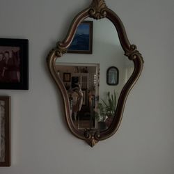 Vintage Entry 1/2 Table And Mirror