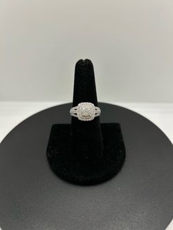 BRAND NEW 10KW 1CTW Cushion Engagement Ring