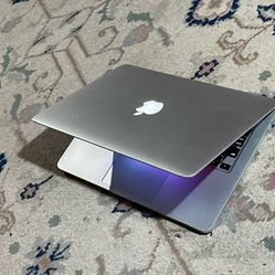 Apple MacBook Pro Retina 15” Core I7, 16GB Ram, 500GB SSD 