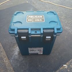PELICAN ELITE COOLER Like New