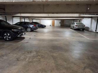 Long (30 × 10) Parking Spot available 24/7 on 3rd St East Long Beach near the Beach