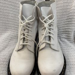 Dr Martens Women’s Boots size 9