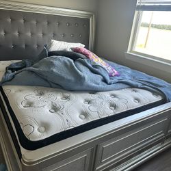 Dailynn King Size Bed Frane And Dresser With Mirror 