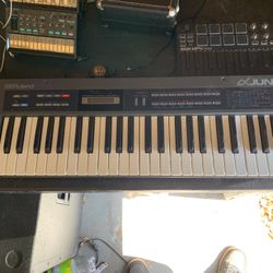 Roland Alpha Juno 1 Synth