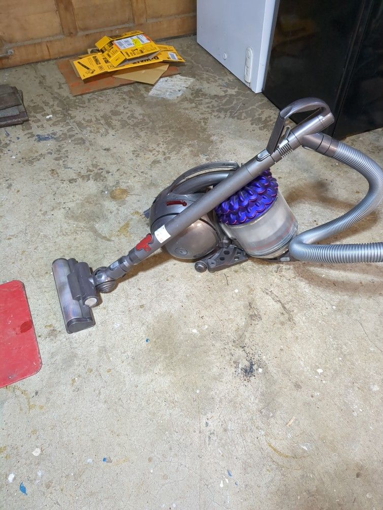 Dyson GT4 Vacuum