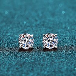 2cttw Lab Grown Diamond Studs DE color VVS CLARITY