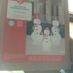Led 3 PC.Snowman Light Up Family For Indoor Or Outdoor$150 OBO
