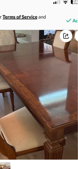 Dinning room table with 6 chairs
