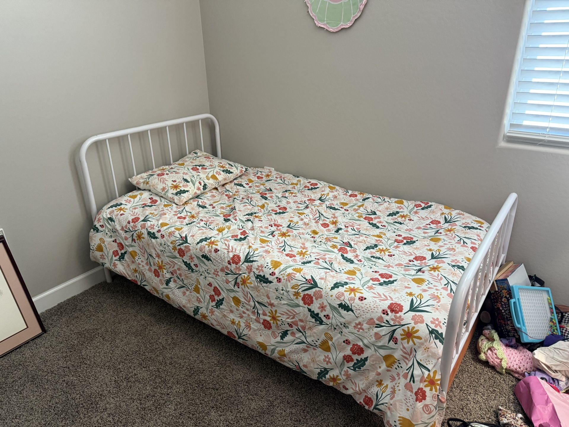 Metal Bed Frame : Twin/Full