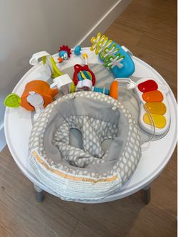 Skip hop activity center, multiple stages convert to toddler table
