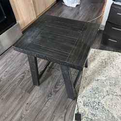 2 Side Tables 