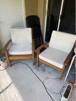 2 Outdoor Chairs (400lb capacity)