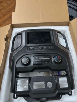 2019 Chevrolet Silverado 7" Infotainment/Climate Control Assembly – OEM Takeoff
