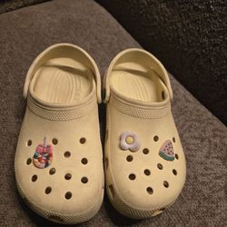 Girls Yellow Crocs Sandals Size J 3 /Women's Size 5