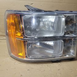 2007 2008 2009 2010 2011 2012 2013 GMC Sierra Right Side Headlight 