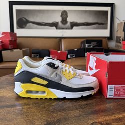 Nike Air Max 90 - Size 9
