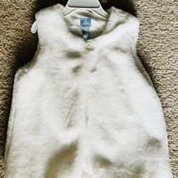 5 years 5T girl Baby Gap Faux Fur Vest coat fuzzy white ivory Christmas dressy like new 