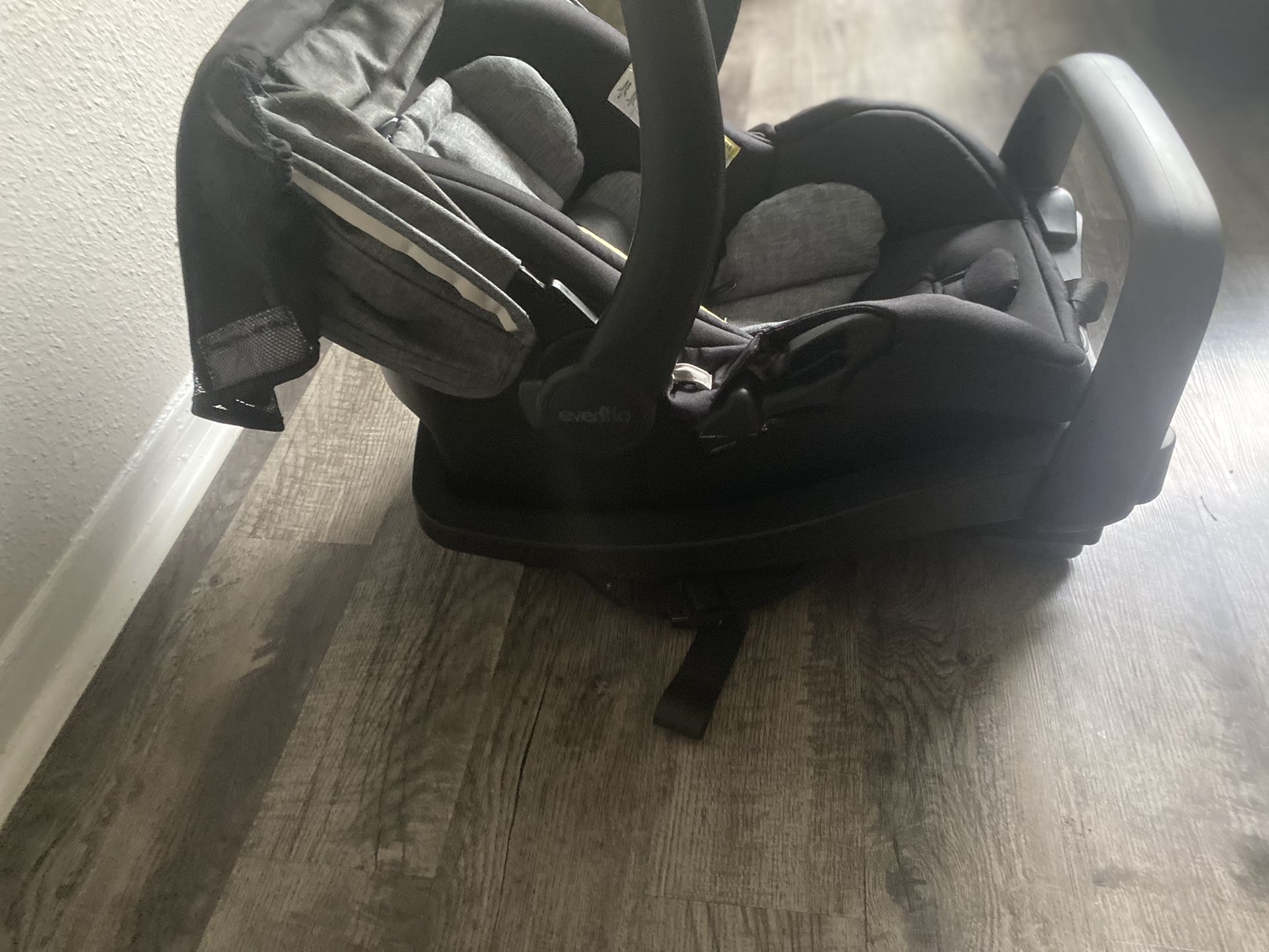 Evenflo Car seat (newborn/infant)