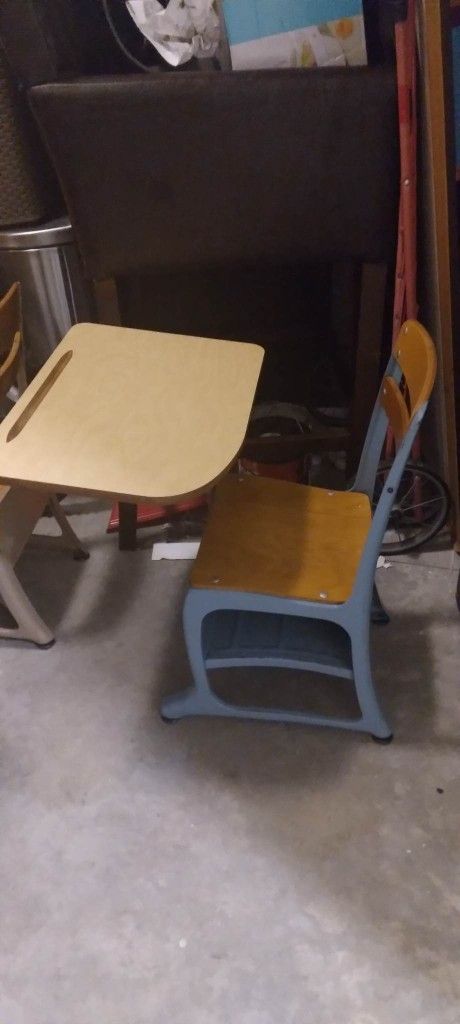 Toddler Desk N Chair Study 