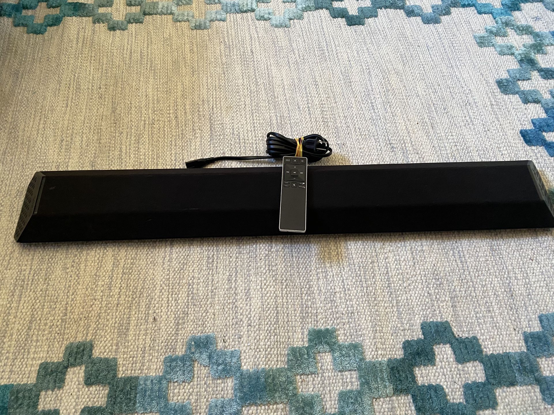 Speaker Sound Bar Speaker Vizio Bluetooth With Remote Built In Subwoofer Speaker MAKE AN OFFER!