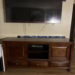 WOOD ENTERTAINMENT CENTER 