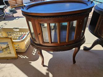 Mid-Century Queen Anne Style Mahogany Double Door Oval Vitrine Table