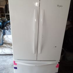 Whirlpool White 27.3 Cu Ft Refrigerator 